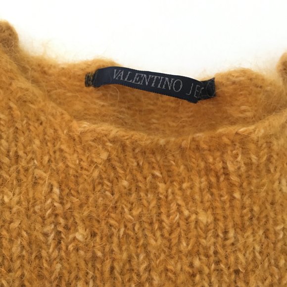 Cropped Valentino Sweater - Picture 2 of 9